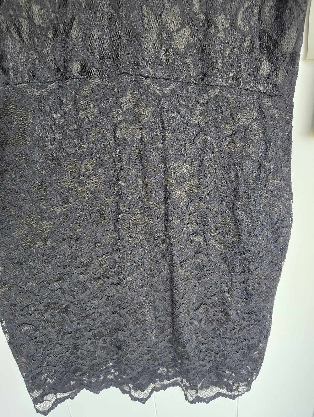 Karen Kane Little Black Dress L Scalloped Lace Illusion Bodycon Goth V-Neck LBD - Picture 8 of 10
